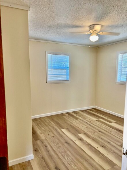 Building Photo - 818 Bay St