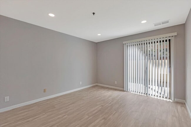 Building Photo - 181 Centre St