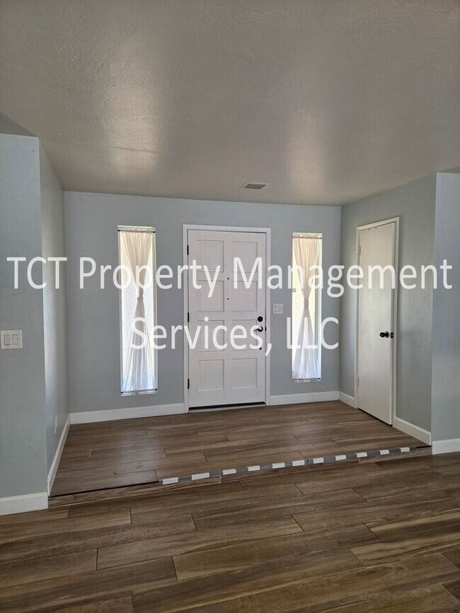Building Photo - Nice corner Home in Tempe