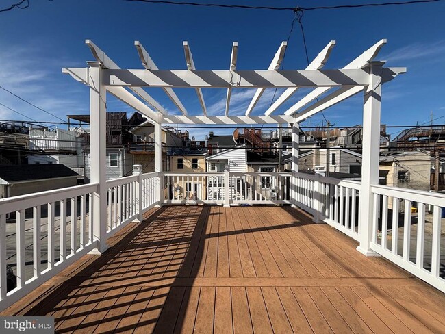 Building Photo - 1218 Riverside Ave