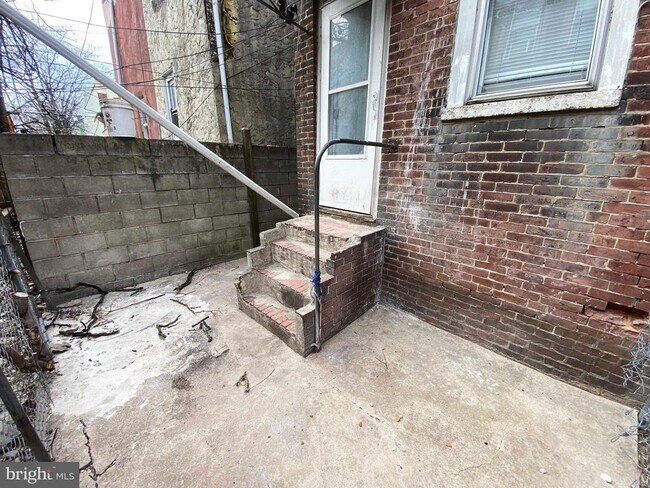 Building Photo - 3543 Stouton St