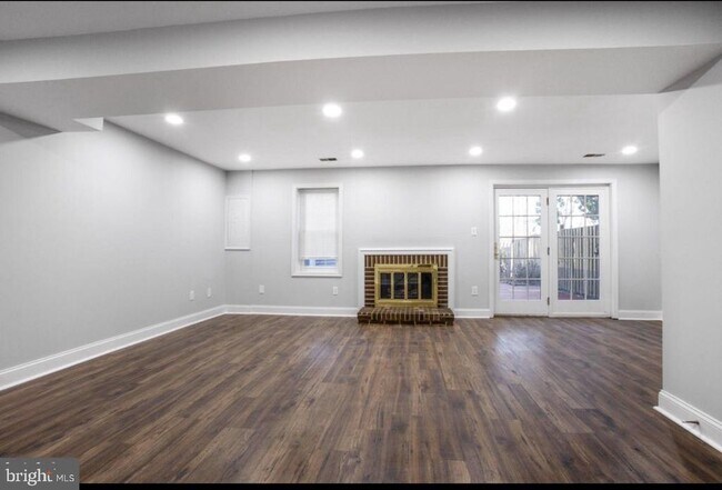 Building Photo - 9612-9612 Hillock Ct