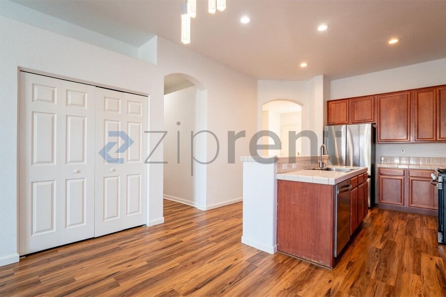 Building Photo - 7421 Earlsmoore Dr