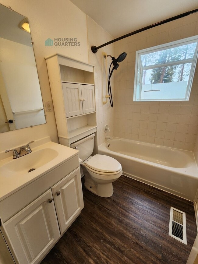 Building Photo - 3904 W Wellesley Ave