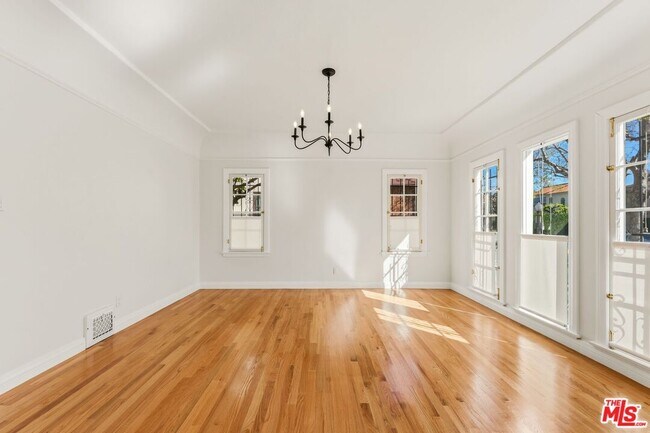 Building Photo - 125 N Orange Dr