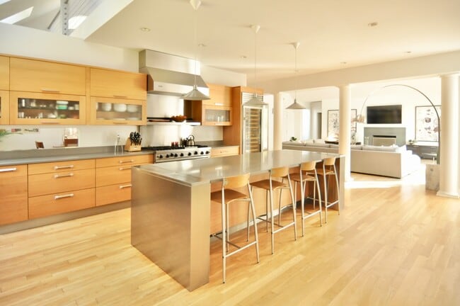 Building Photo - Seasonal Rental : EH Contemporary with Pool & Private Tennis