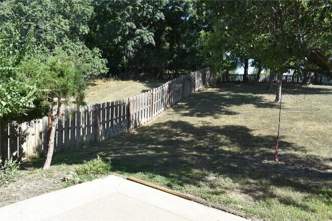 Building Photo - 16407 Westglen Farms Dr