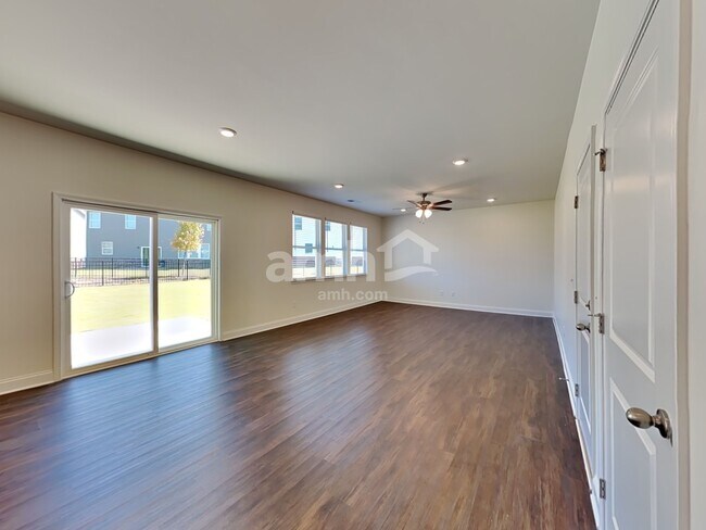 Building Photo - 678 Carnaby Ln