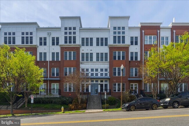 Building Photo - 1418 N Rhodes St