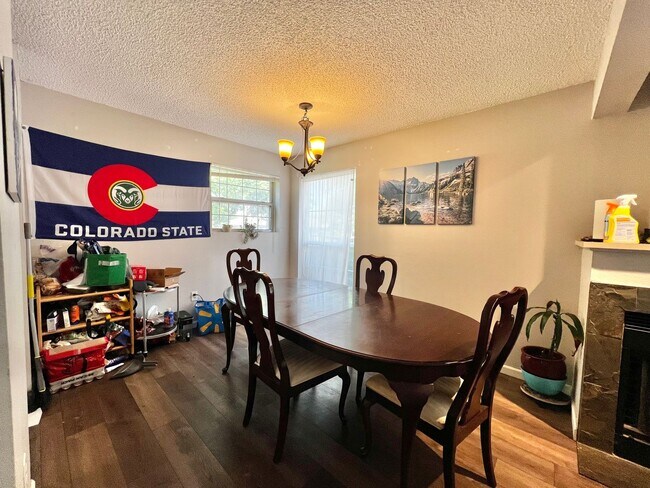 Building Photo - Great Campus West 2 Bed 1 Bath Available!