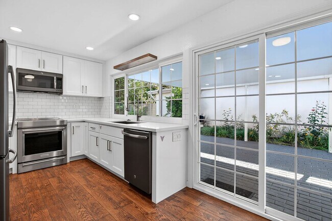 Building Photo - Sought After Wimbledon Village Home