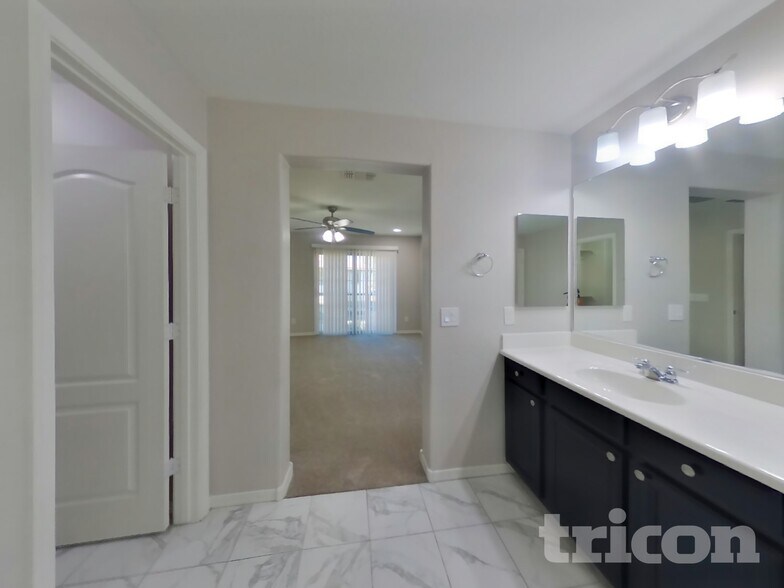 Building Photo - 3360 W Hayduk Rd