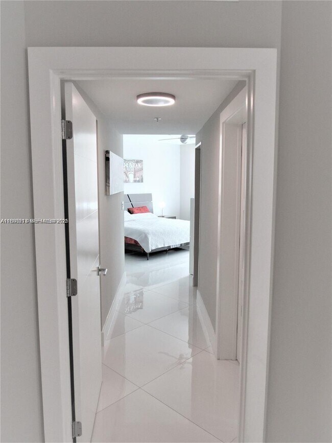 Building Photo - 1745 E Hallandale Beach Blvd