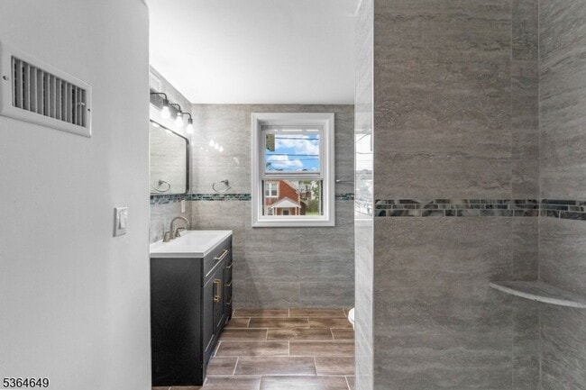 Building Photo - 70 Bruno St