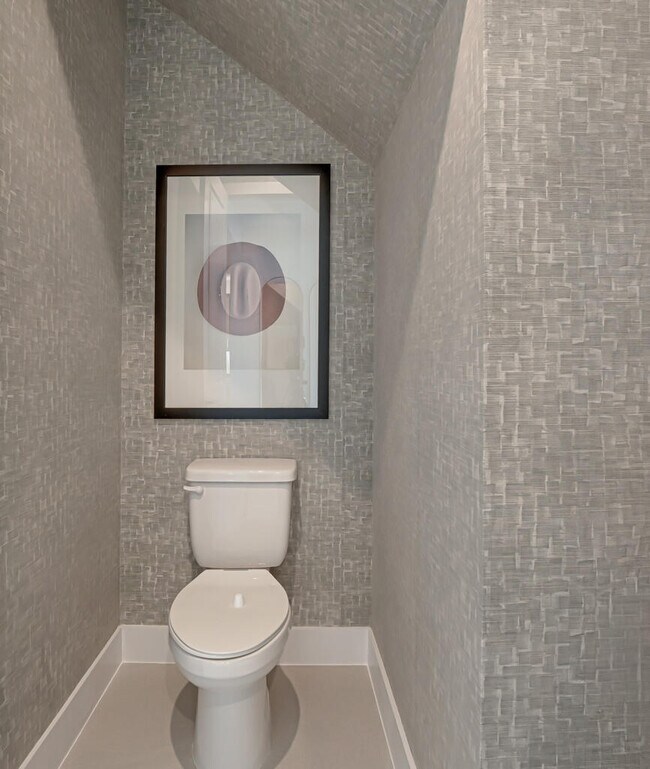 Building Photo - 923 SW Pr Ave