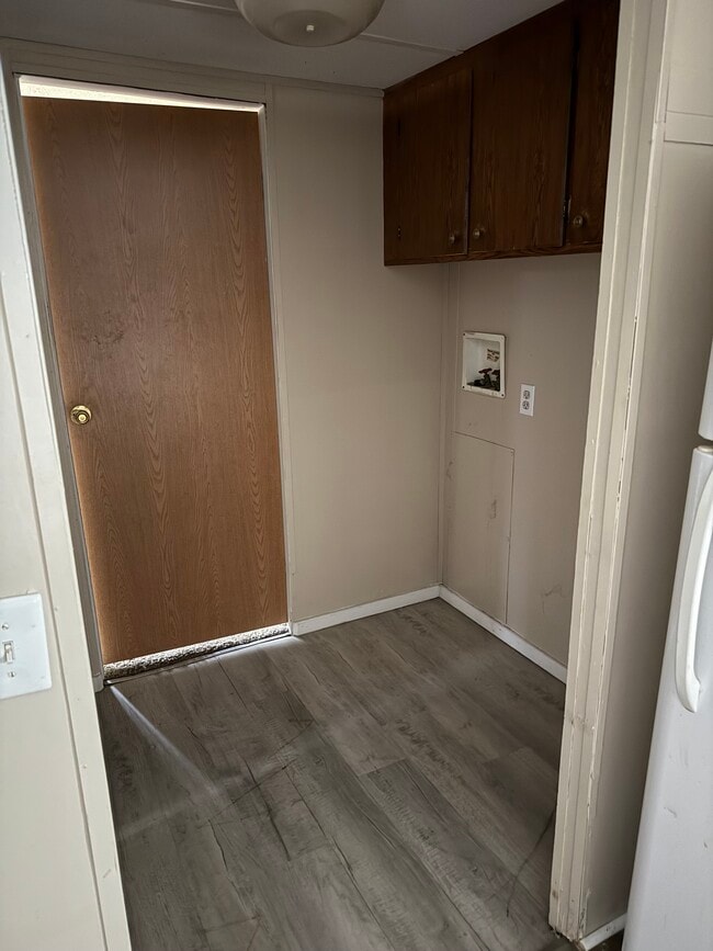 Building Photo - 1204 Sleepy Hollow Dr