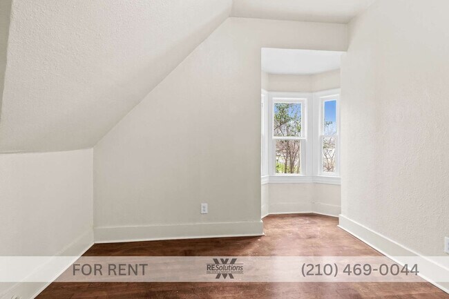 Building Photo - 1618 W Kings Hwy