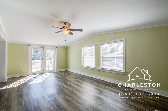 Building Photo - 1807 United Dr