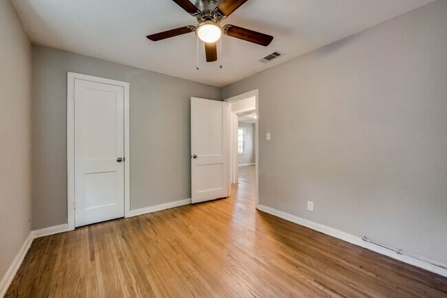 Building Photo - Freshly renovated!!! 3 Bed 1 Bath 1040 sqf...
