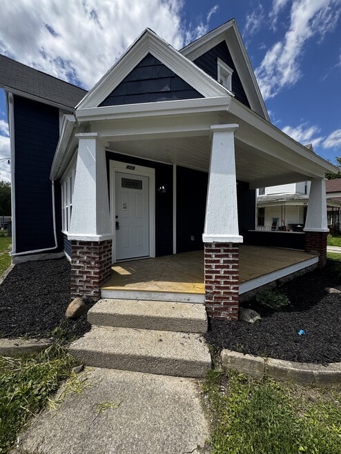 Building Photo - 409 N Elm St