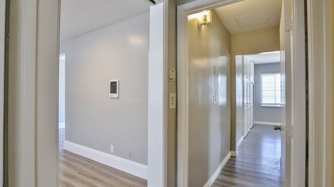 Building Photo - Fully REMODELED 3bed 2bath SFR. Great loca...