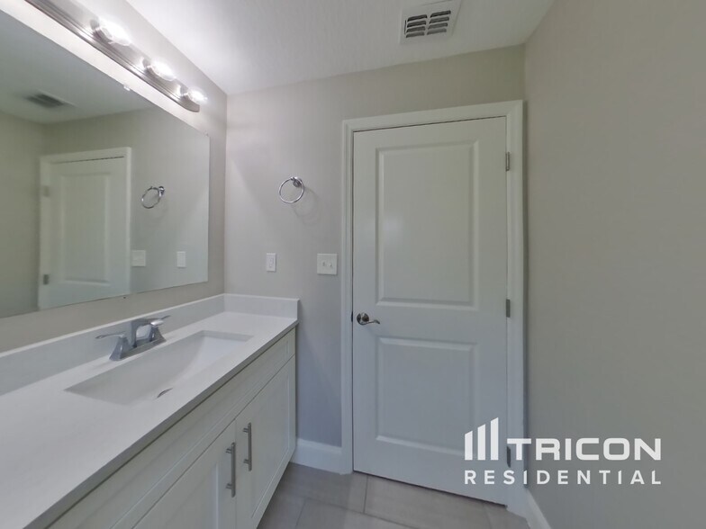 Building Photo - 3140 Tiburon Ln