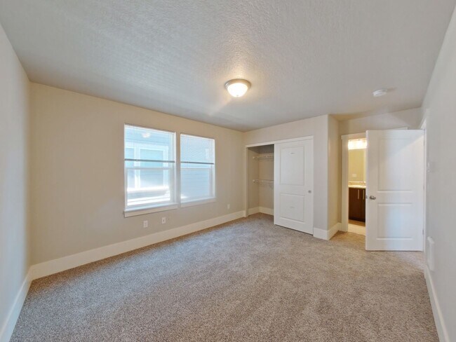 Building Photo - 335-337 NW 18th St.