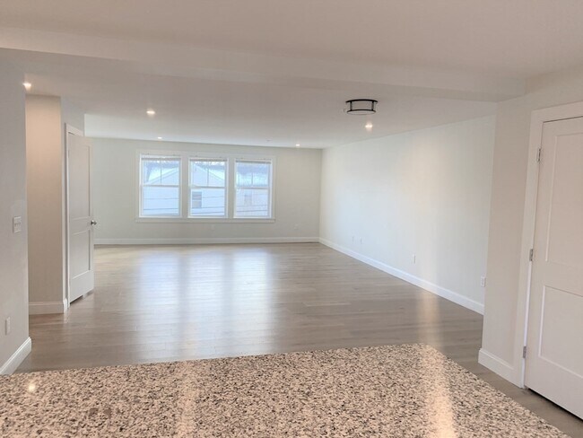 Building Photo - 1 Broadway Ave