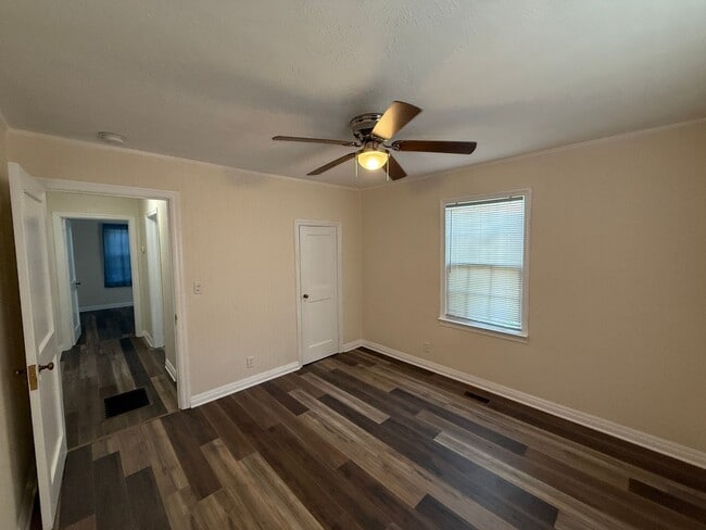 Building Photo - Walking Distance to Pell City Courthouse, ...