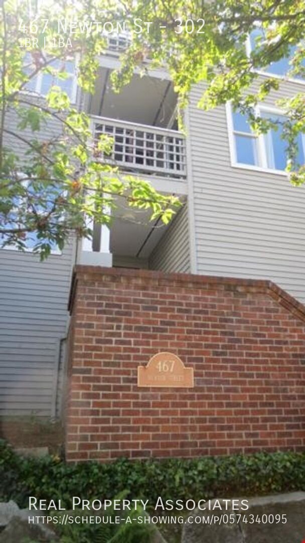 Building Photo - 467 Newton St
