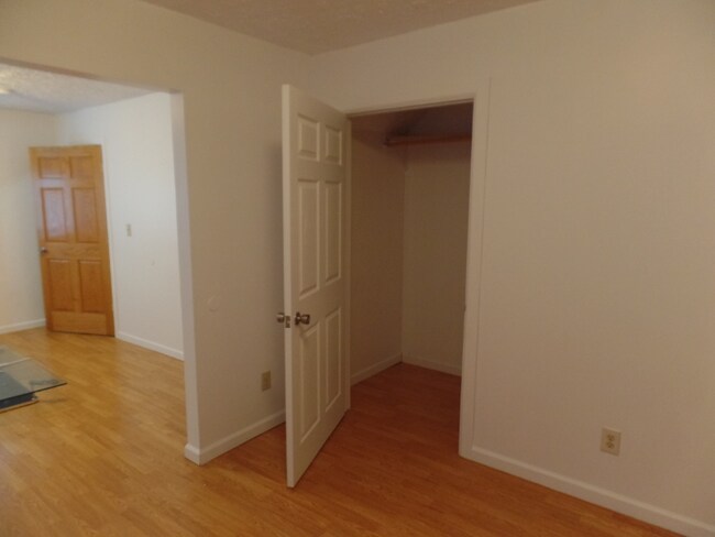 Building Photo - 669 Brown St