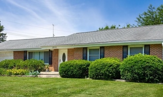 Building Photo - 1901 N Maplewood Ave
