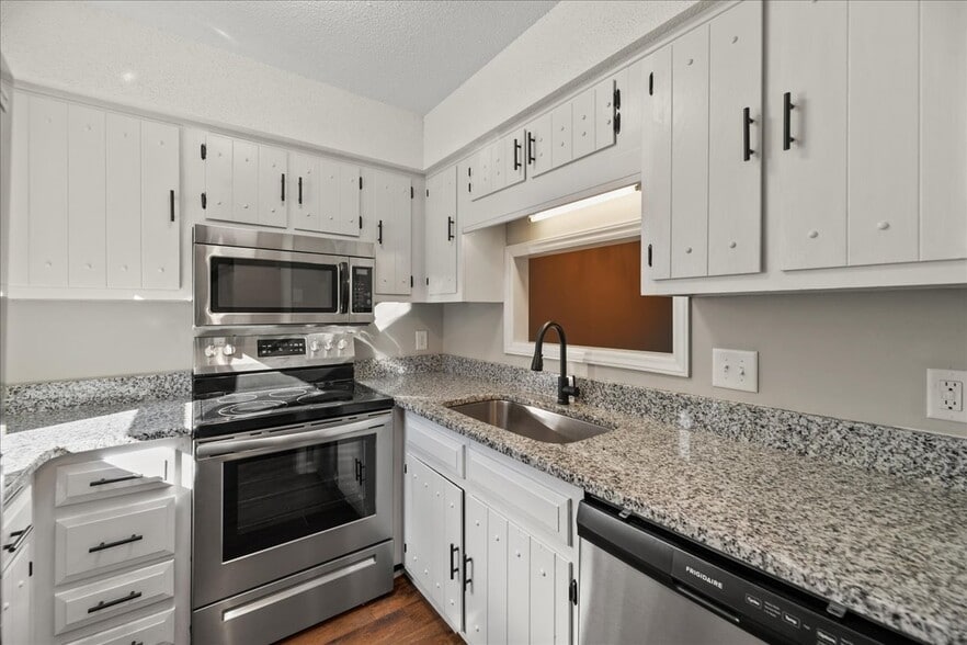 Building Photo - 5508 Kaplan Dr