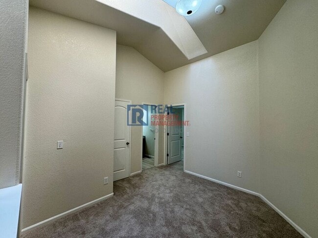 Building Photo - 838 S Kalispell Cir