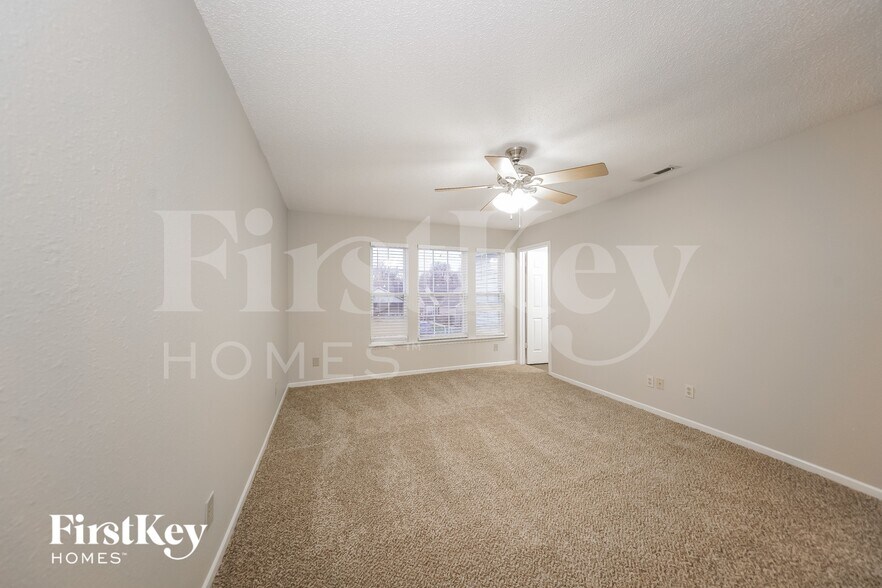 Building Photo - 10814 Albertson Dr