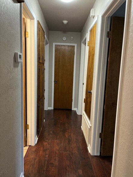 Building Photo - 4711 Lois Ln