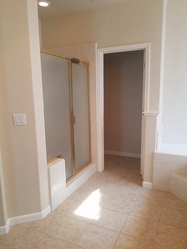 Building Photo - Action Properties R.E.S. Inc. Offering Beautiful Highland Park Single Story 3 Car, 4 Bedroom, Gar...