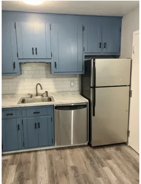 Stainless steel appliances throughout - 23 Shirley St