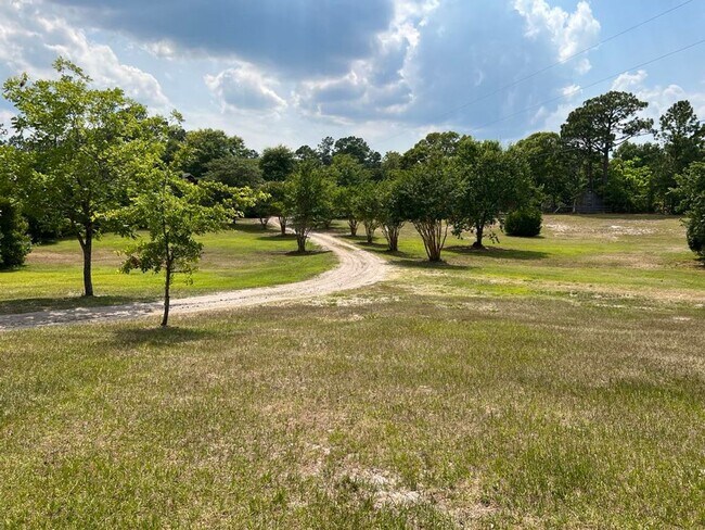Building Photo - Spacious Log Cabin with Bonus Room. Country Living!