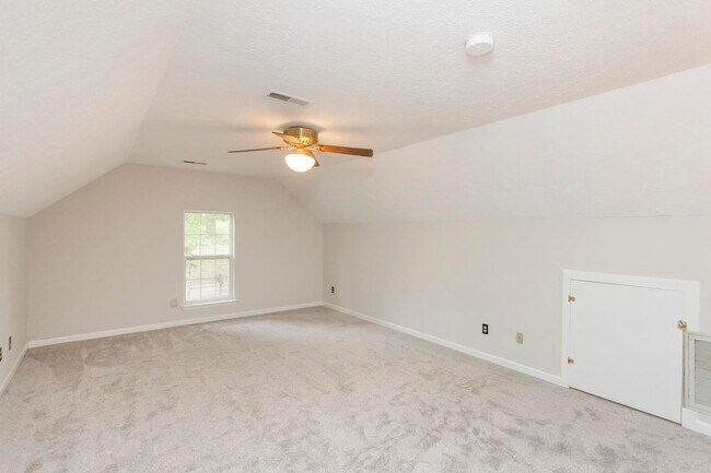 Building Photo - 105 Redbud Dr