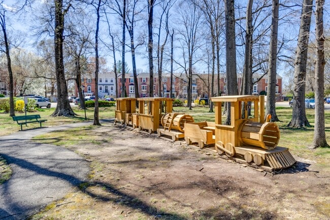 Building Photo - 7913 Central Park Cir
