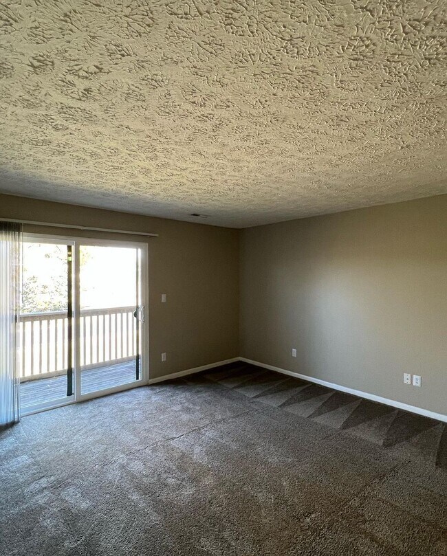 Building Photo - Huge two bedroom, two bathroom apartment!