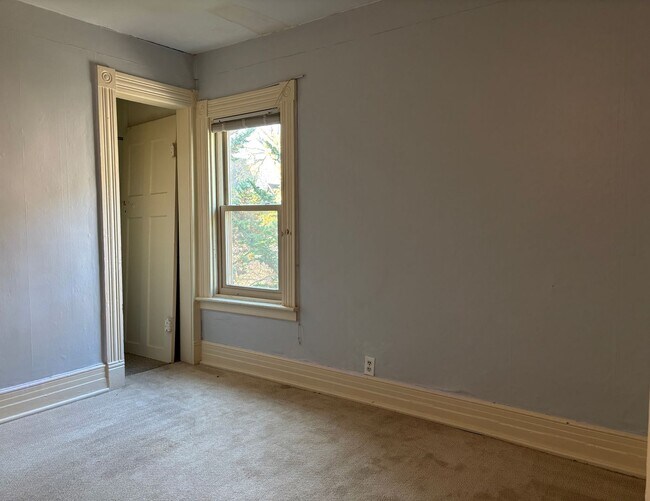 Building Photo - 589 Breckenridge St