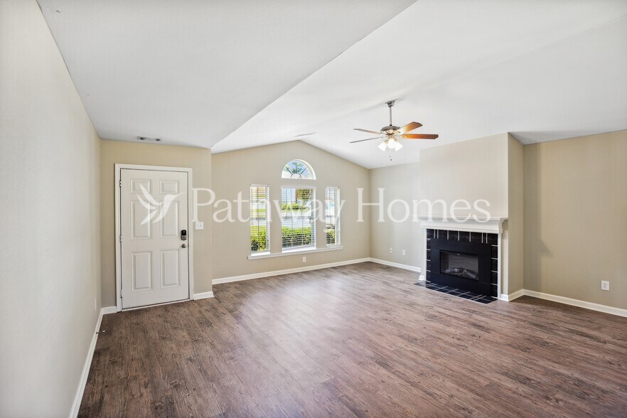 Building Photo - 310 Lakeview Trail