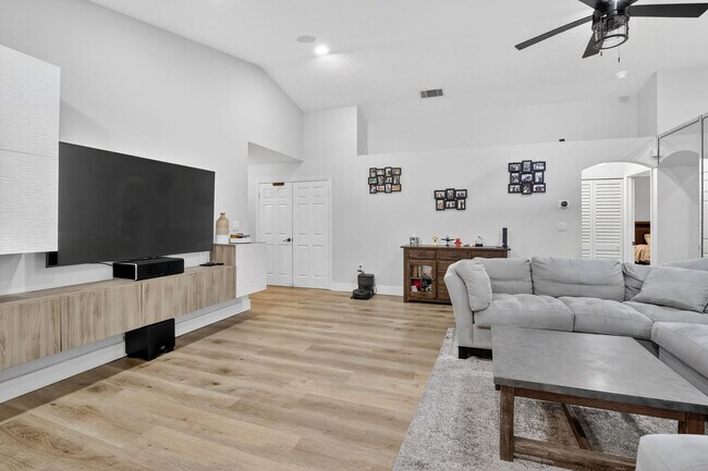 Building Photo - 1051 NW 124th Terrace