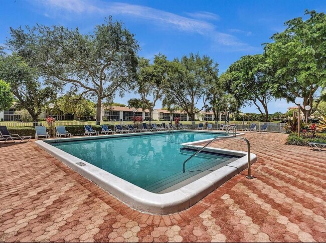 Building Photo - 2363 SW 15th St