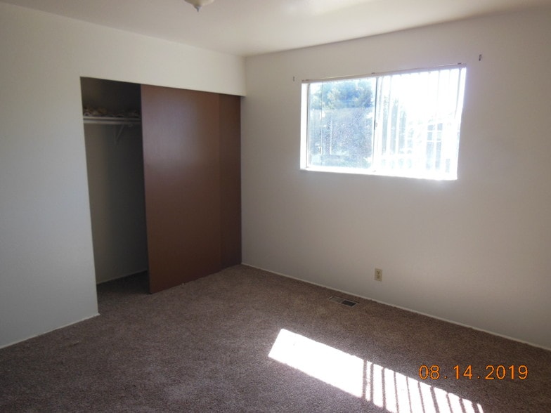 master bedroom - 5013 Dyer Ln