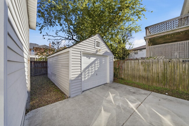 Building Photo - 146 W Seaview Ave