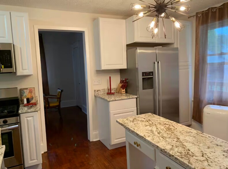 Building Photo - 2818 Dupont Ave N