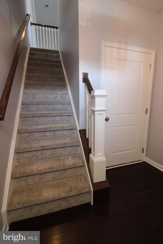 Building Photo - Updated Condo w/Garage - Loudoun Metro